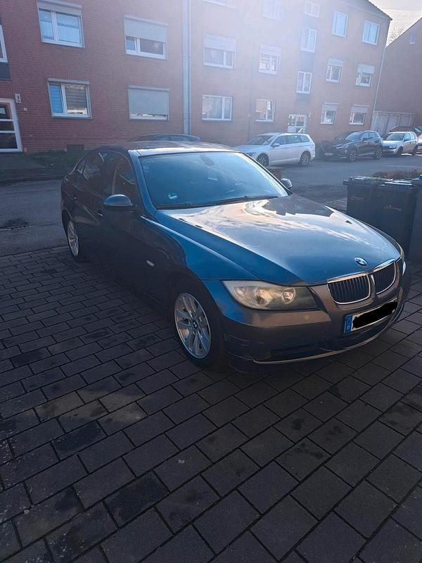 Gebraucht BMW 320 177 PS (130 kW) 2008 Grau Limousine
