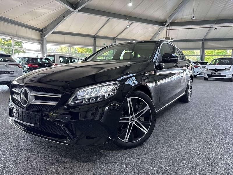 Schwarz unilack Gebraucht 2021 Mercedes C300e Avantgarde Kombi | 25.480 € (Superpreis) - Bild 1/4