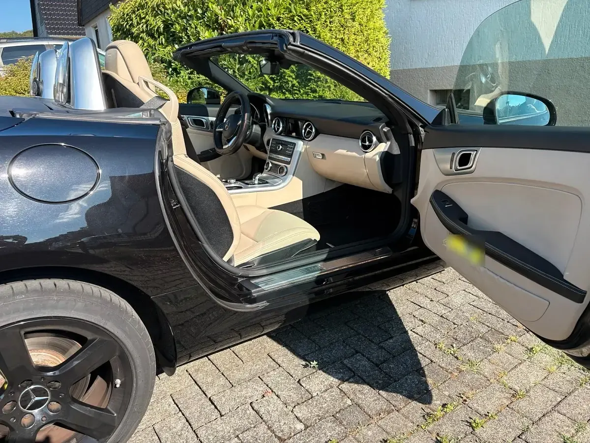 Gebraucht Mercedes SLC250 204 PS (150 kW) 2016 Schwarz Cabrio