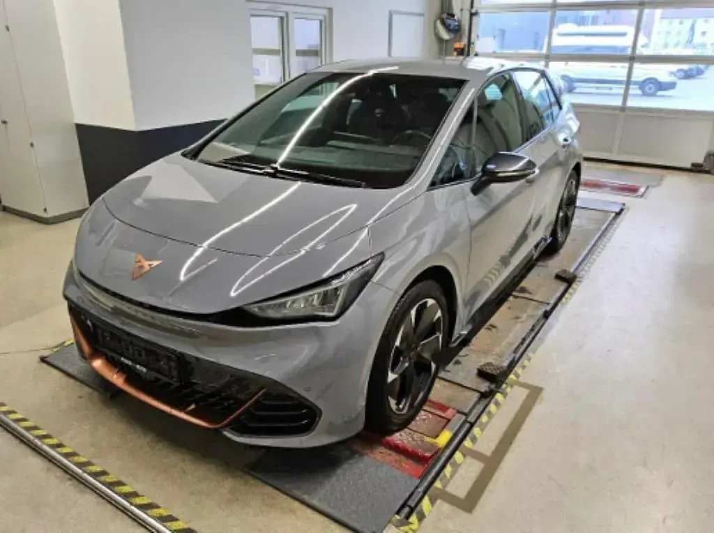 Gebraucht Cupra Born 150 kW (204 PS) 2024 Vaporgrau Kleinwagen