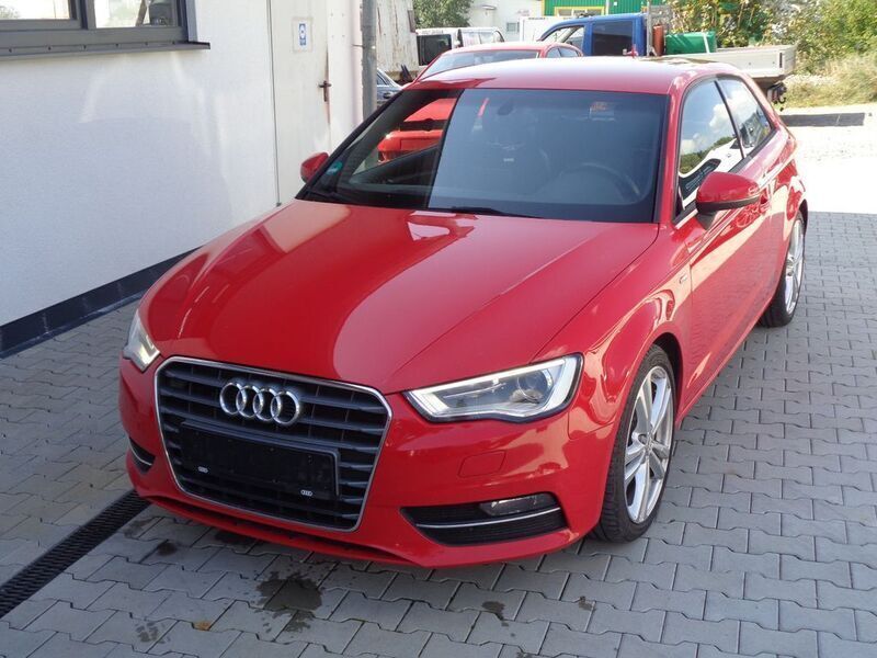 Gebraucht Audi A3 S-Line 110 PS (80 kW) 2015 Rot Limousine