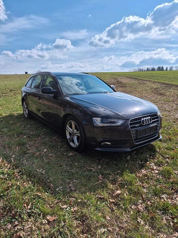 Gebraucht Audi A4 177 PS (130 kW) 2012 Grau Kombi