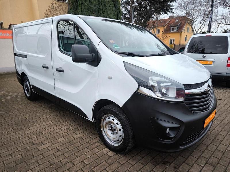 Weiß Gebraucht 2018 Opel Vivaro Van / Kleinbus | 13.470 € (Superpreis) - Bild 1/4