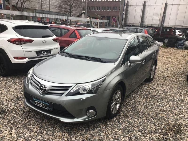 Gebraucht Toyota Avensis Life 147 PS (108 kW) 2012 Grau Kombi