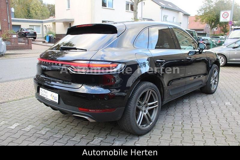 Gebraucht Porsche Macan 245 PS (180 kW) 2019 Tiefschwarzmetallic SUV