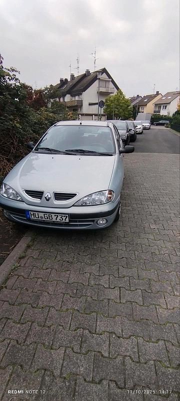 Silber Gebraucht 2001 Renault Mégane Limousine | 1.650 € (Etwas zu teuer) - Bild 1/4