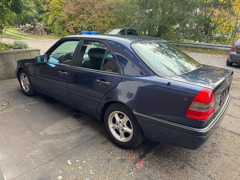 Blau Gebraucht 1996 Mercedes C180 Limousine | 1.000 € (Superpreis) - Bild 1/4