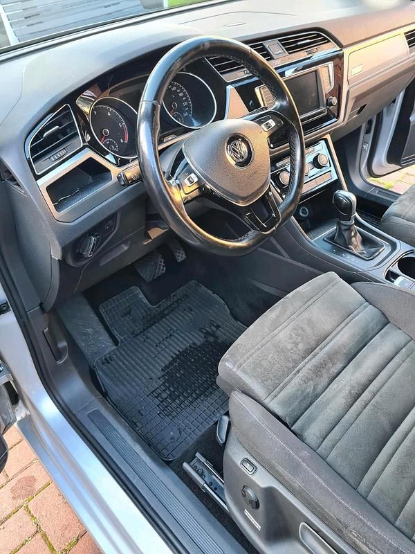 Gebraucht VW Touran 150 PS (110 kW) 2016 Silber Van / Kleinbus