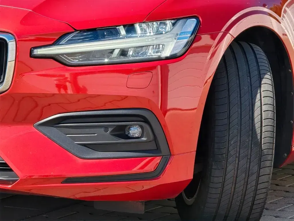 Gebraucht Volvo V60 Momentum 150 PS (110 kW) 2018 Rot Kombi