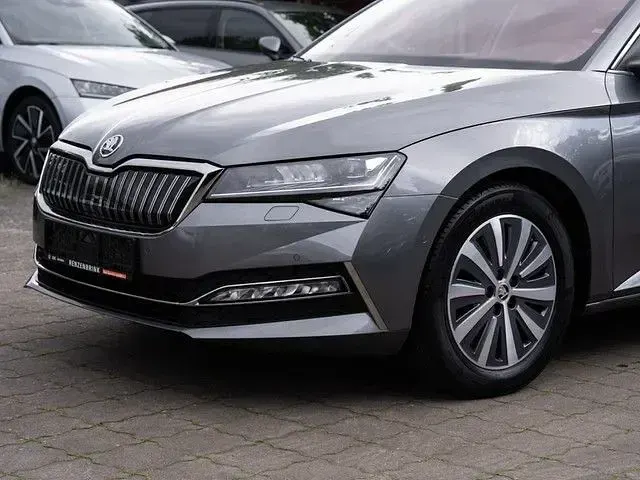 Gebraucht Skoda Superb Style 218 PS (160 kW) 2022 Graphitegrau metallic Kombi