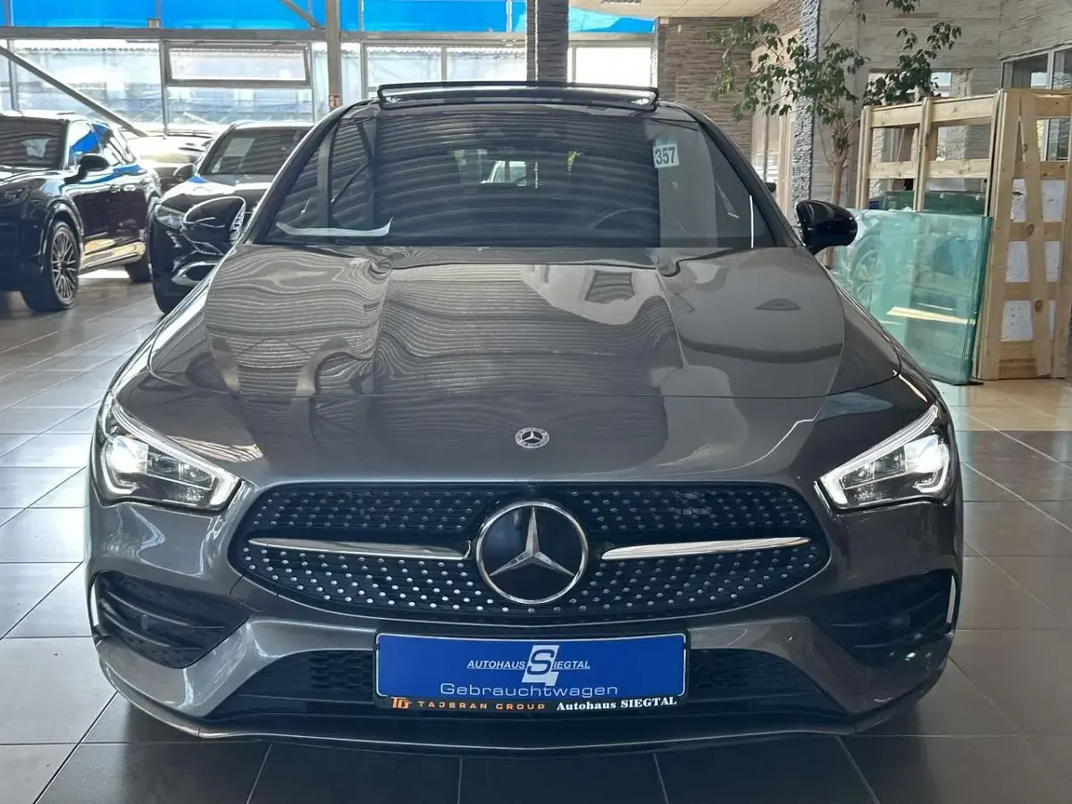 Gebraucht Mercedes CLA220 AMG line 190 PS (139 kW) 2023 Grau mountaingrau  met. (metallic) Limousine