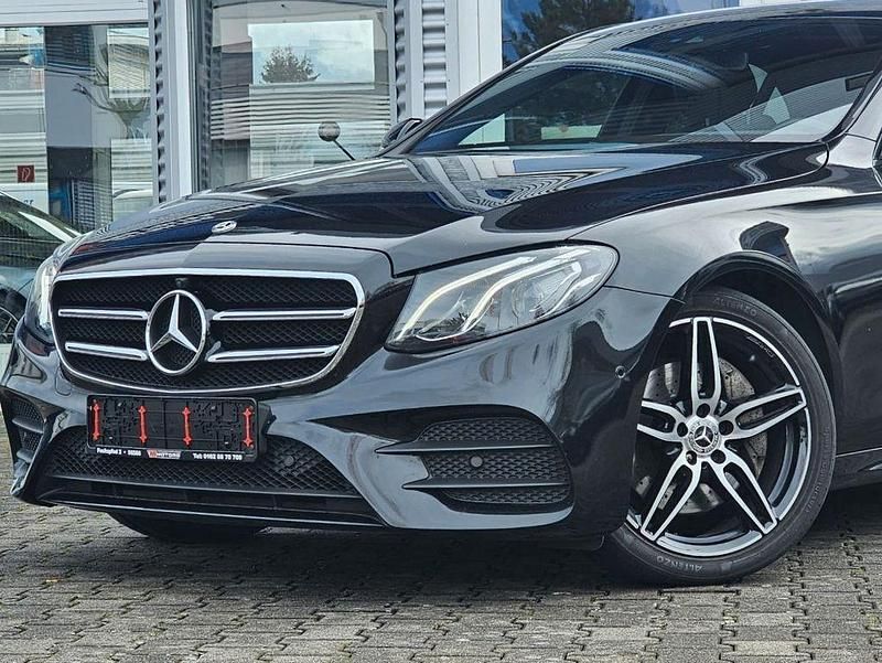 Gebraucht Mercedes E200 AMG 184 PS (135 kW) 2018 Schwarz Limousine