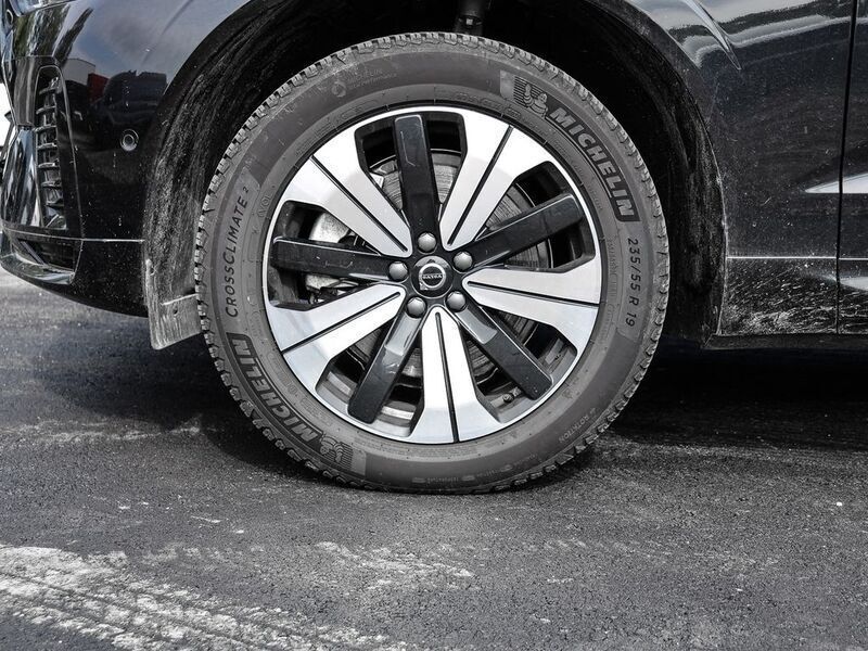 Gebraucht Volvo XC60 Plus 455 PS (334 kW) 2024 Onyx black metallic SUV