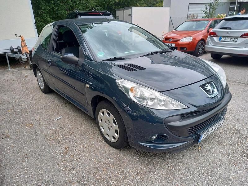 Grau Gebraucht 2009 Peugeot 206+ Kleinwagen | 1.550 € (Guter Preis) - Bild 1/4