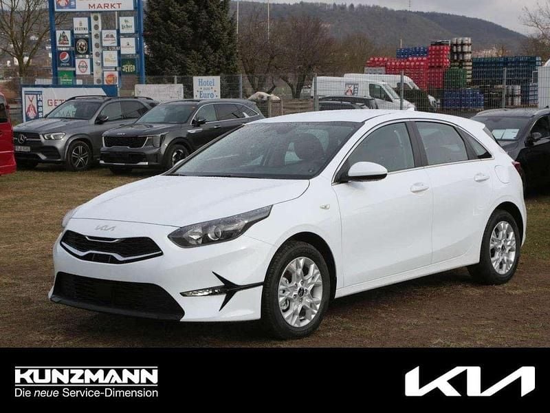 Neu Kia Ceed Vision 140 PS (102 kW) 2026 Carraraweiß Kleinwagen