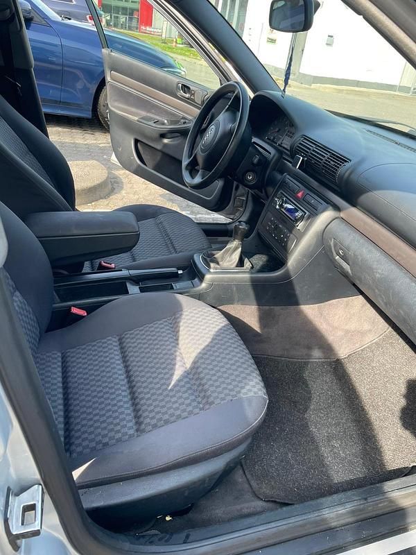 Gebraucht Audi A4 125 PS (91 kW) 1999 Silber Limousine