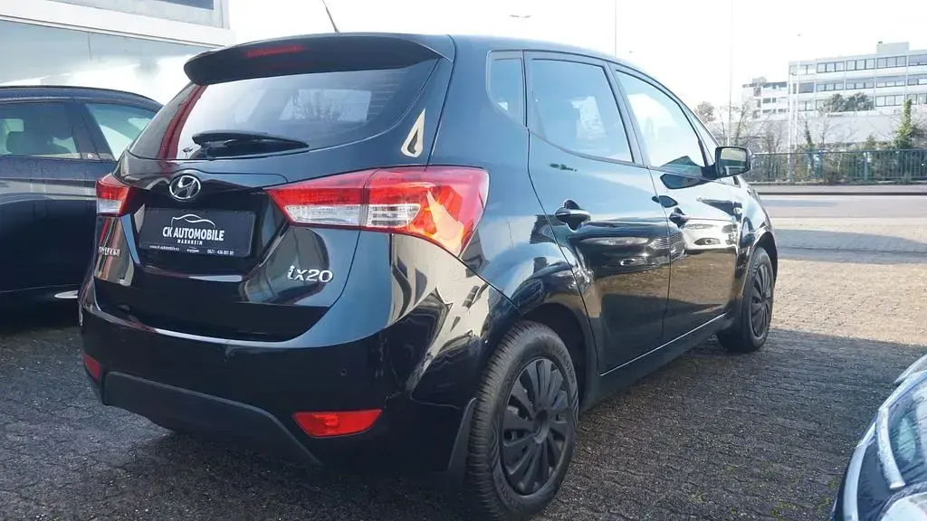Gebraucht Hyundai ix20 Style 90 PS (66 kW) 2015 Schwarz Kleinwagen