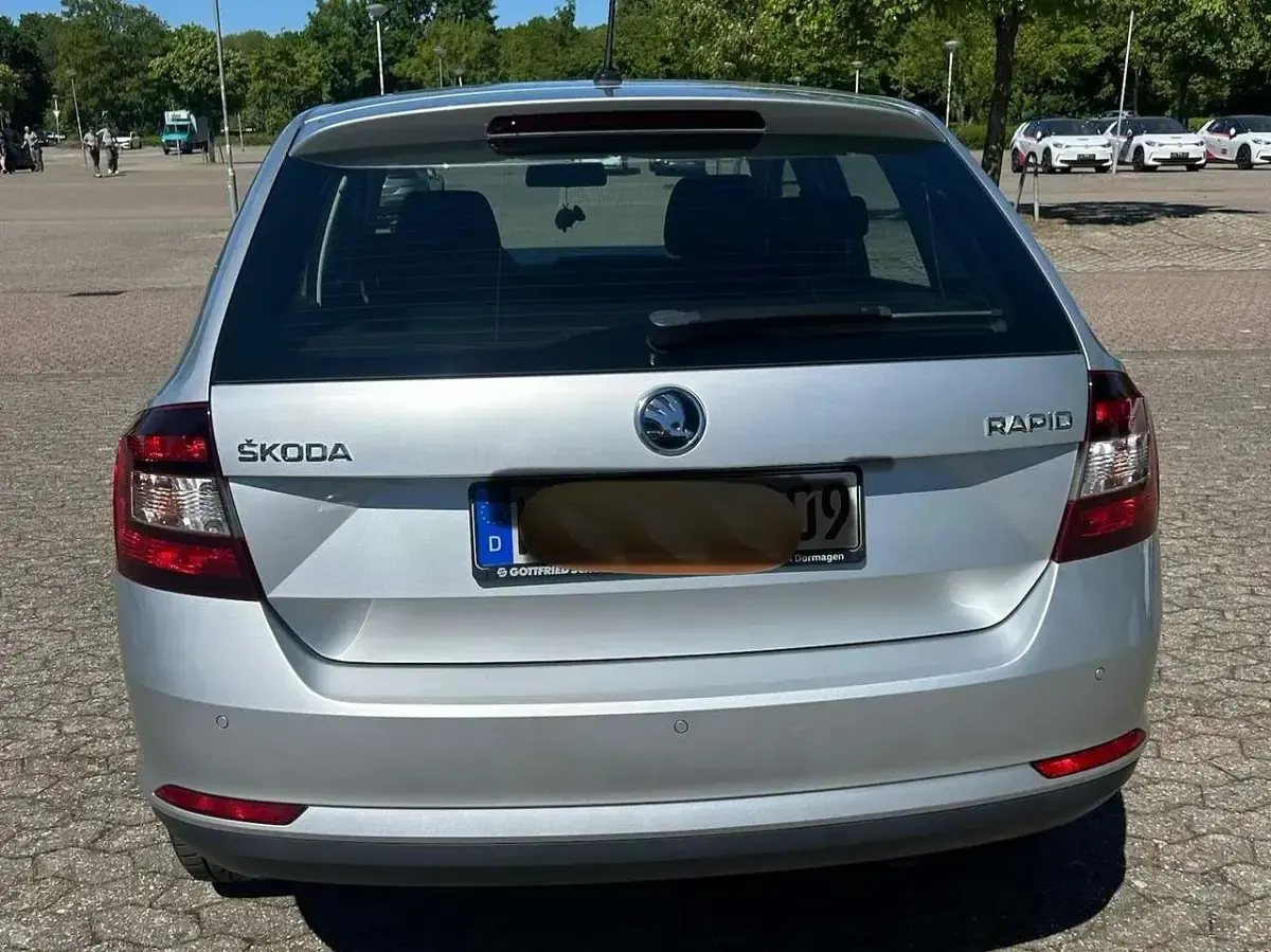 Gebraucht Skoda Rapid Active 95 PS (69 kW) 2019 Silber Kleinwagen
