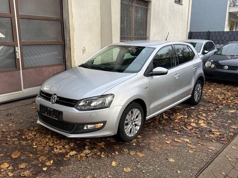 Silber Gebraucht 2014 VW Polo Life Limousine | 5.750 € (Superpreis) - Bild 1/4
