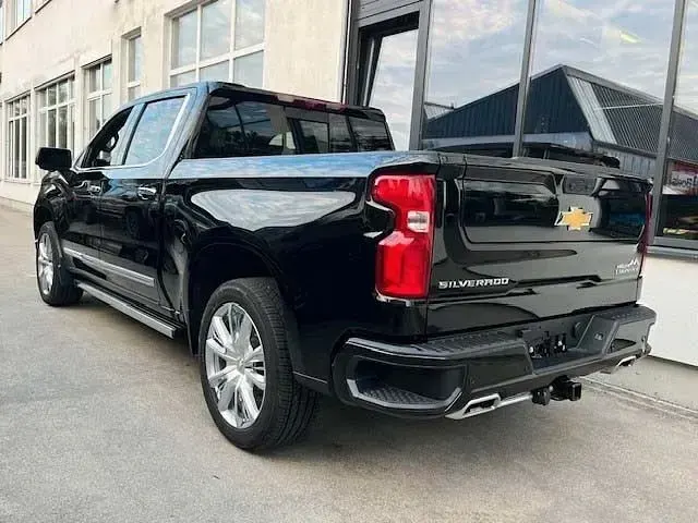 Używany Chevrolet Silverado 594 KM (436 kW) 2024 Czarny SUV