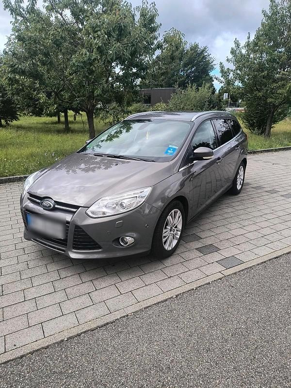 Braun Gebraucht 2011 Ford Focus Kombi | 4.600 € (Etwas zu teuer) - Bild 1/4