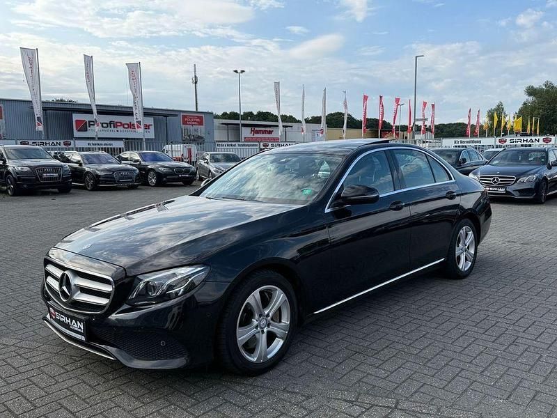 Schwarz Gebraucht 2016 Mercedes E220 Avantgarde Limousine | 13.800 € - Bild 1/4