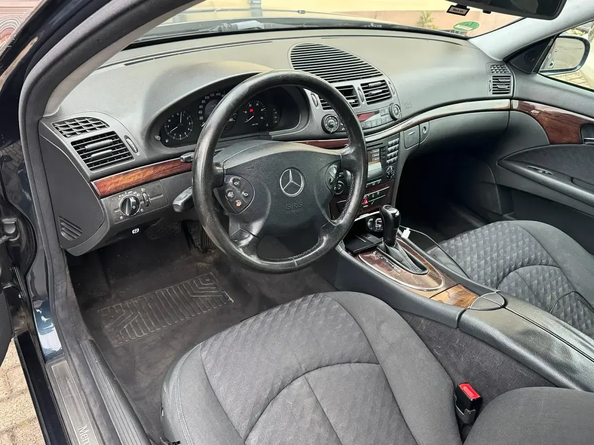 Gebraucht Mercedes E220 150 PS (110 kW) 2003 Blau Kombi