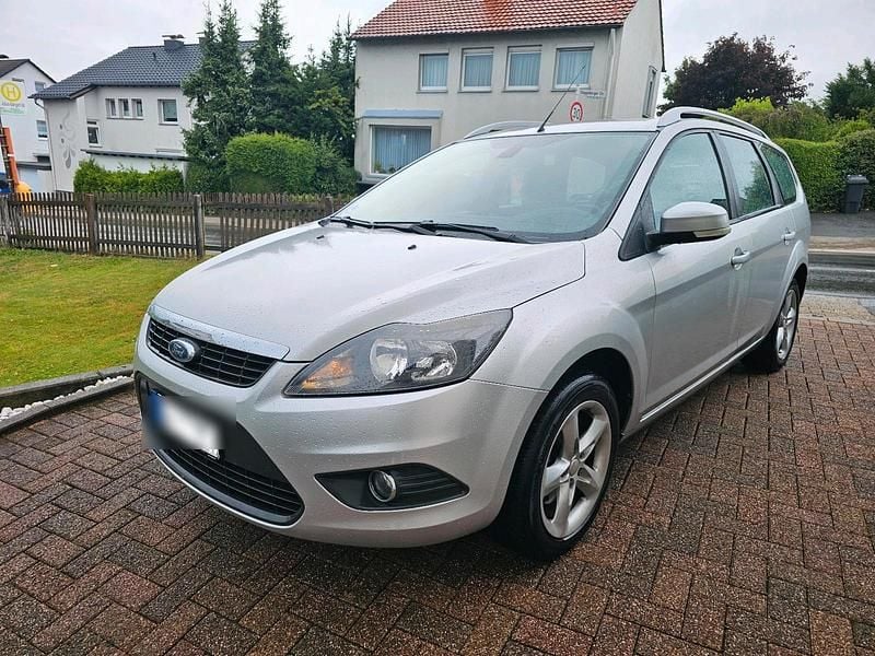 Silber Gebraucht 2010 Ford Focus Kombi | 2.490 € (Fairer Preis) - Bild 1/4