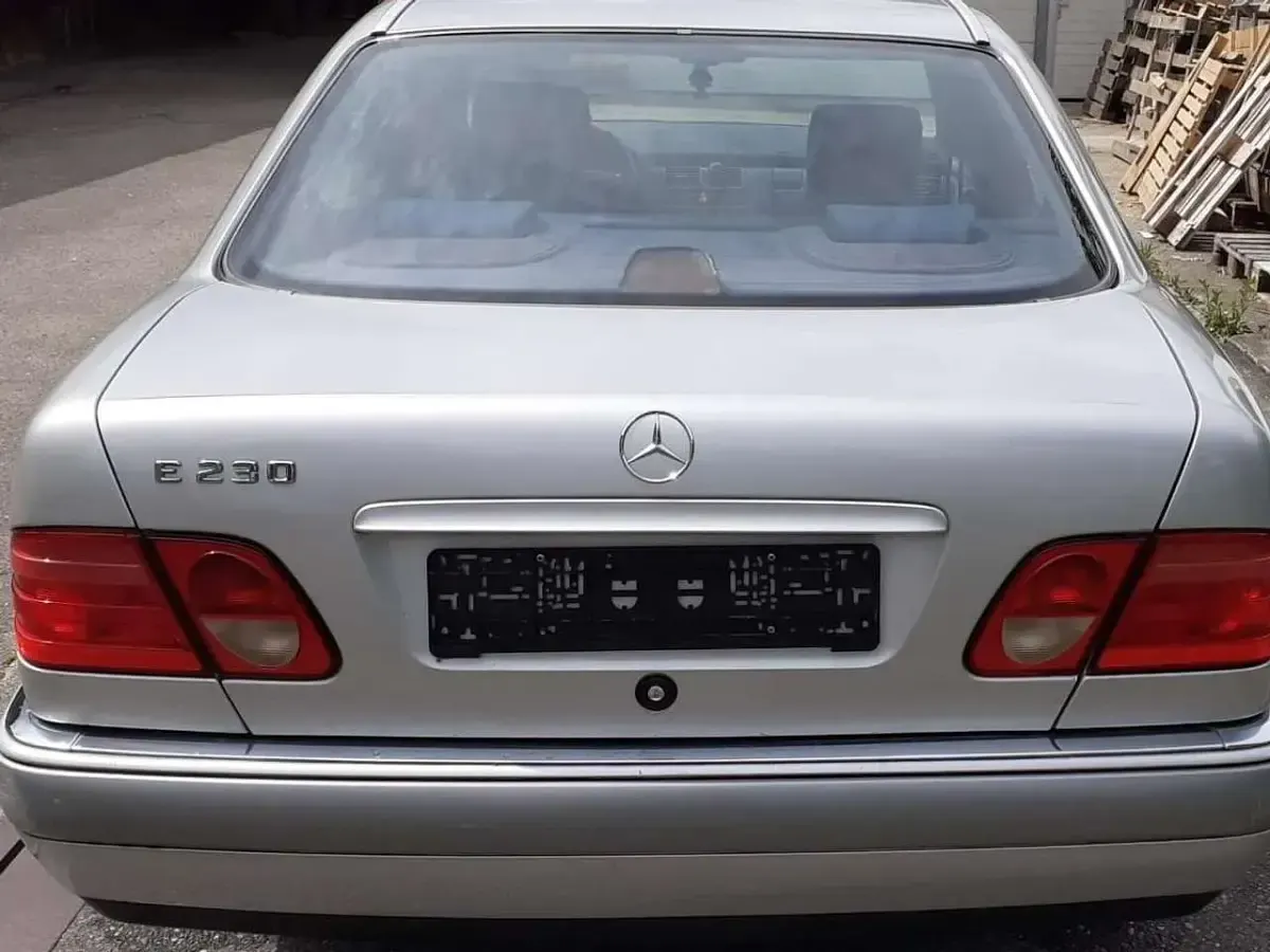 Gebraucht Mercedes E230 Elegance 150 PS (110 kW) 1996 Silber Limousine