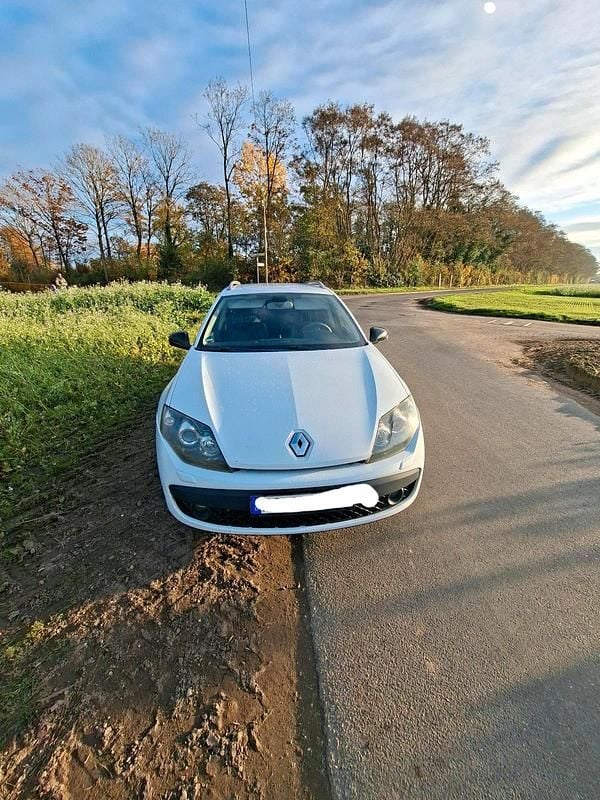 Weiß Gebraucht 2009 Renault Laguna III GT Kombi | 2.000 € (Guter Preis) - Bild 1/4