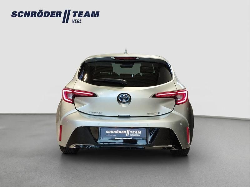 Gebraucht Toyota Corolla Hybrid Team 140 PS (102 kW) 2024 Silber Limousine