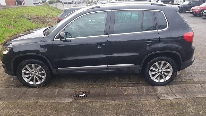 Schwarz Gebraucht 2012 VW Tiguan SUV | 8.900 € (Fairer Preis) - Bild 1/4