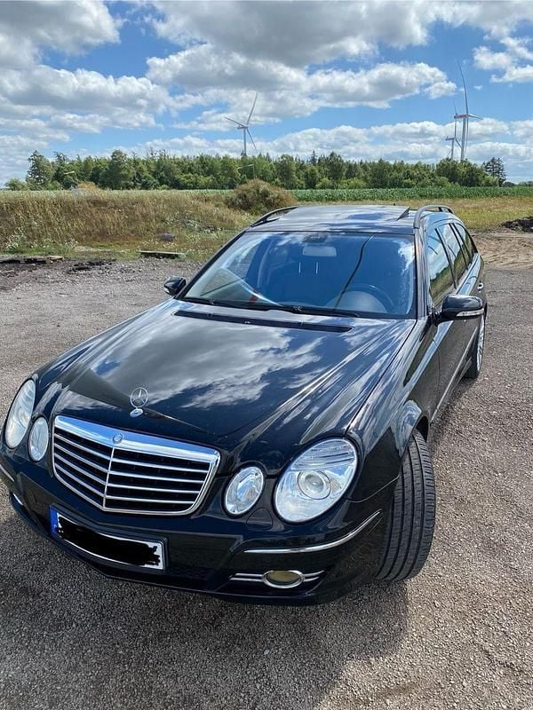 Schwarz Gebraucht 2008 Mercedes E280 Avantgarde Kombi | 9.500 € (Teuer) - Bild 1/4