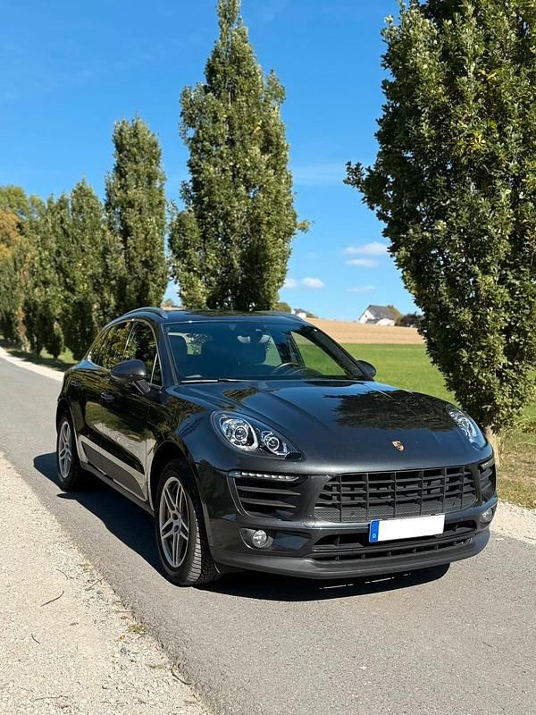 Grau Gebraucht 2018 Porsche Macan S SUV | 37.500 € (Superpreis) - Bild 1/4