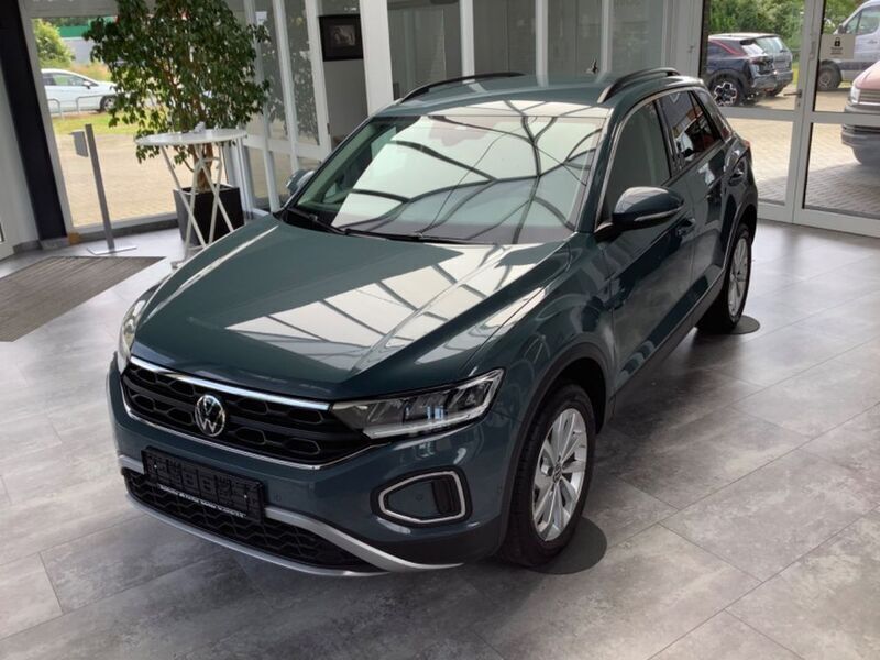 Gebraucht VW T-Roc Life 150 PS (110 kW) 2023 Petroleumblue SUV