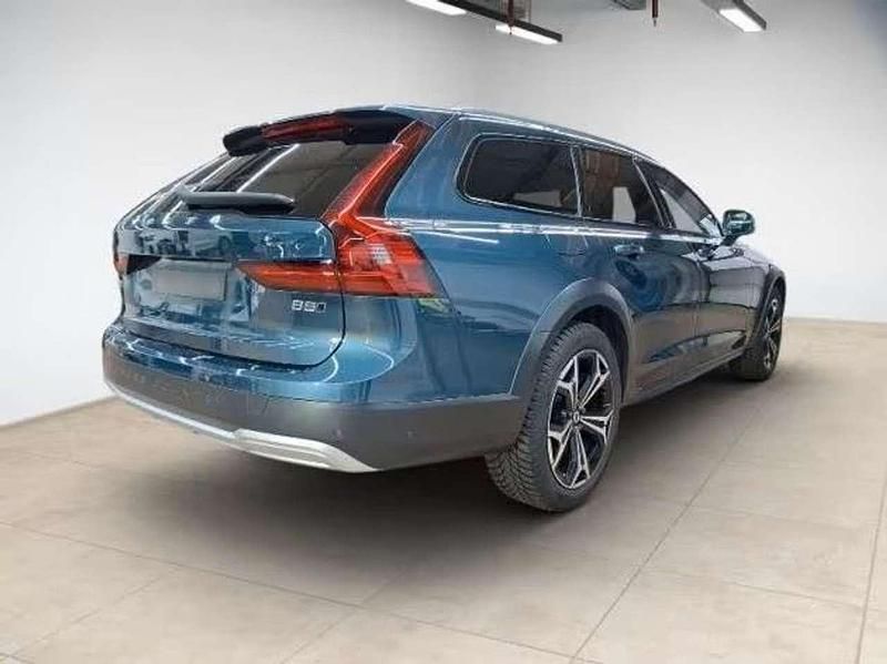 Używany Volvo V90 CC Ultimate 250 KM (183 kW) 2023 Niebieski Kombi