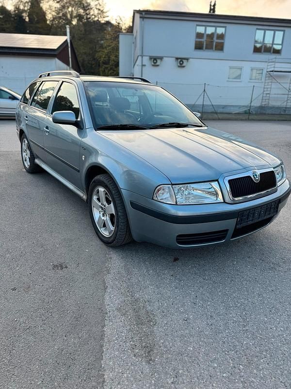 Blau Gebraucht 2003 Skoda Octavia Kombi | 1.350 € (Superpreis) - Bild 1/4