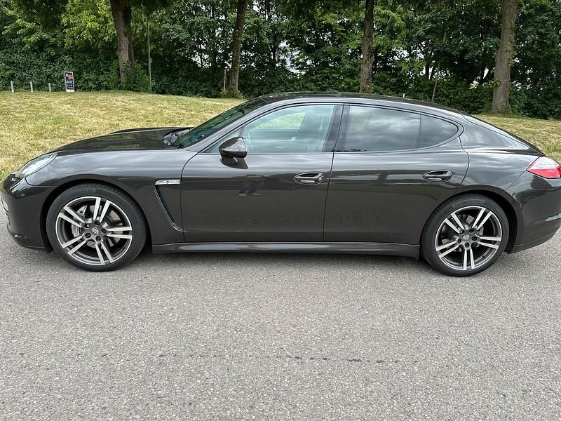 Gebraucht Porsche Panamera 250 PS (183 kW) 2012 Grau Kleinwagen