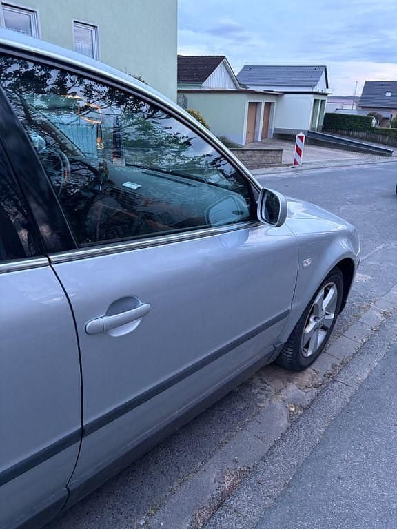 Gebraucht VW Passat 116 PS (85 kW) 2003 Grau Limousine