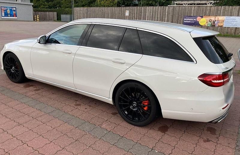 Gebraucht Mercedes E220 194 PS (142 kW) 2018 Weiß Kombi