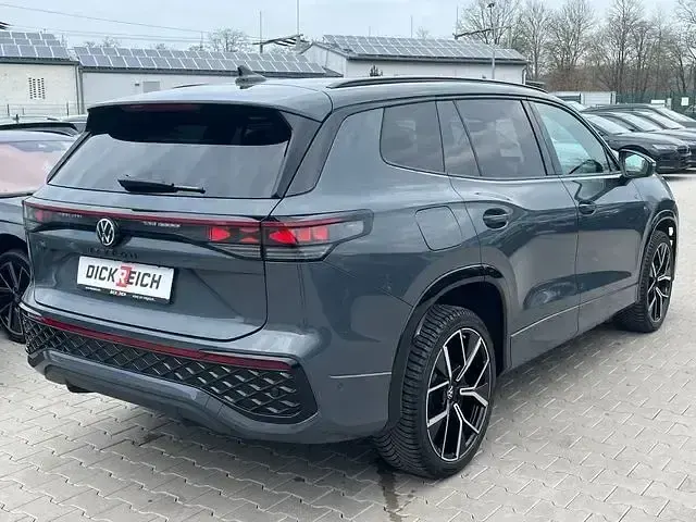 Gebraucht VW Tayron R-line 193 PS (141 kW) 2025 Grau SUV