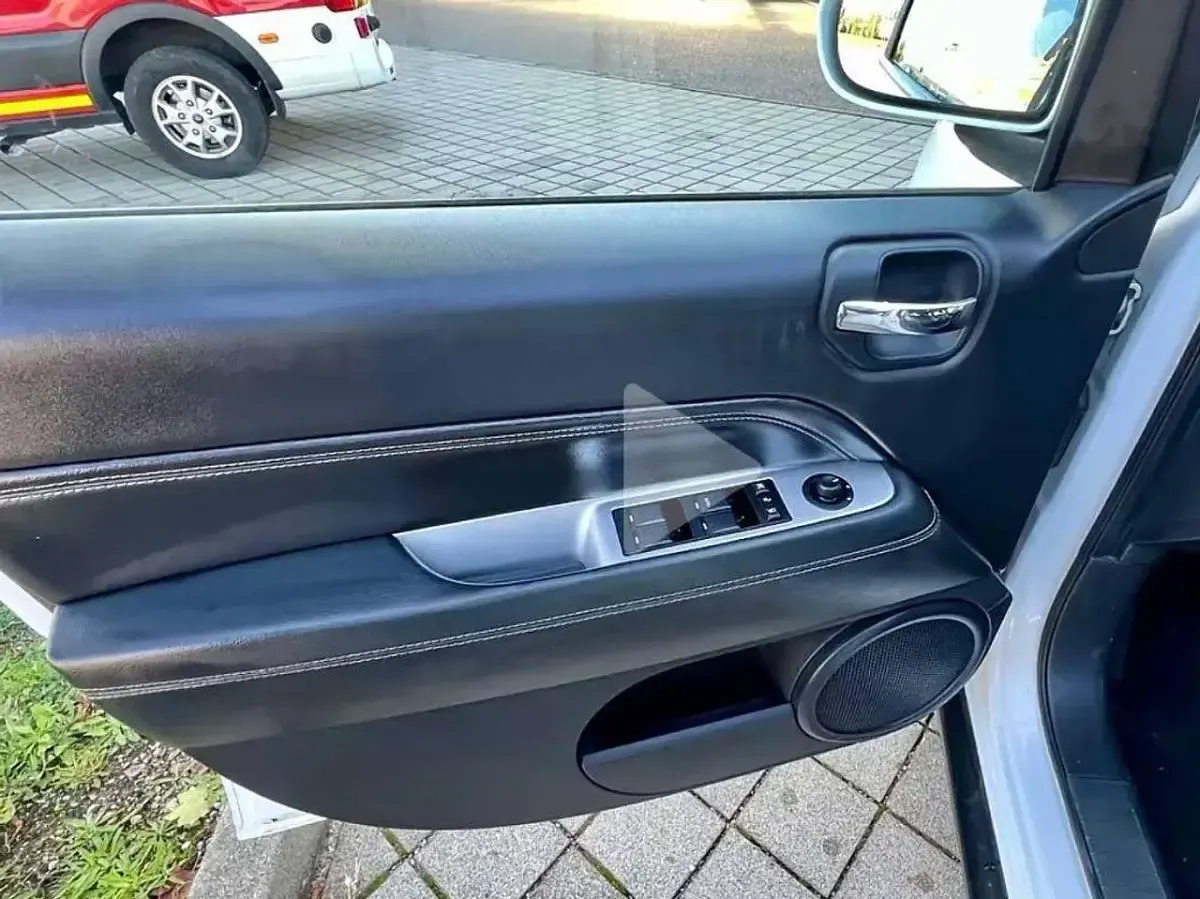 Gebraucht Jeep Compass Limited 140 PS (102 kW) 2014 Weiß SUV