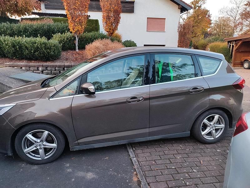 Braun Gebraucht 2025 Ford C-MAX Van / Kleinbus | 15.555 € - Bild 1/4