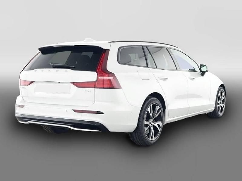 Gebraucht Volvo V60 Plus 197 PS (144 kW) 2025 Weiß Kombi