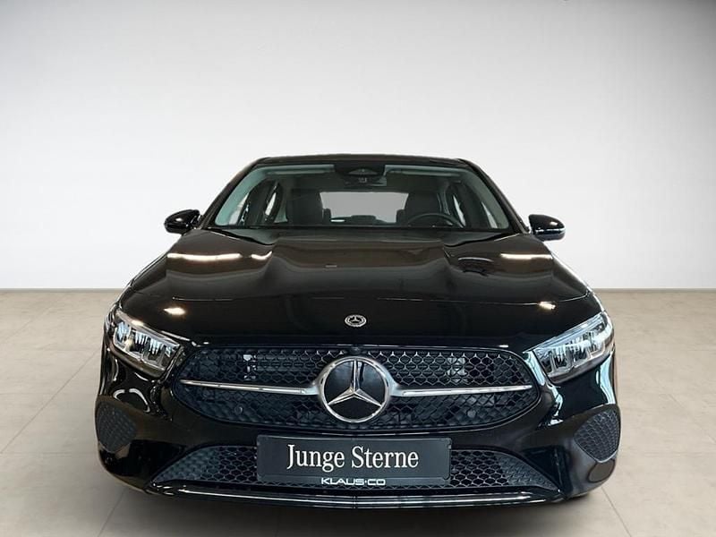 Gebraucht Mercedes A200 Advanced Plus 163 PS (119 kW) 2024 Metalliclack kosmosschwarz Limousine