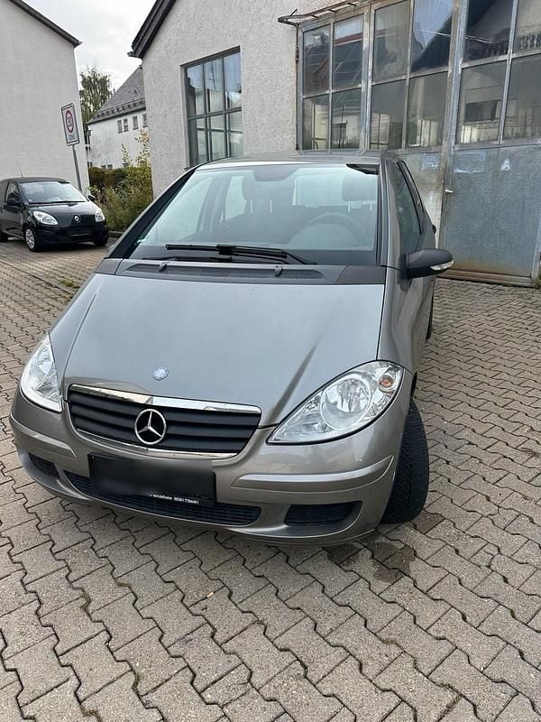 Andere farben Gebraucht 2005 Mercedes A160 Limousine | 1.999 € (Guter Preis) - Bild 1/4