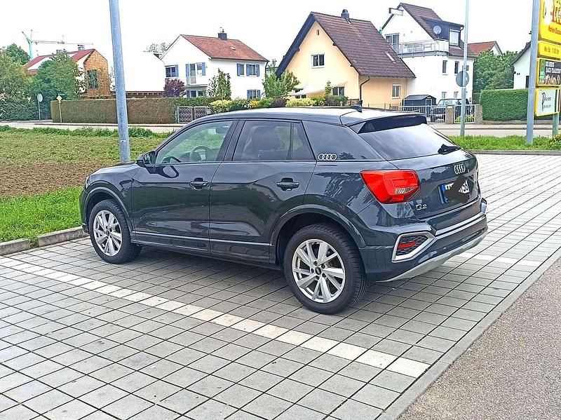 Grau Gebraucht 2021 Audi Q2 Advanced SUV | 22.800 € (Guter Preis) - Bild 1/4