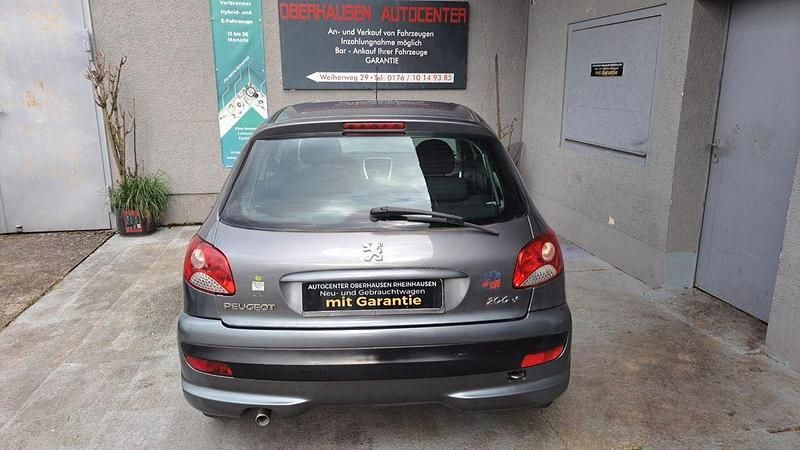 Gebraucht Peugeot 206 Basis 75 PS (55 kW) 2010 Schwarz Limousine