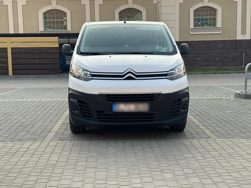Weiß Gebraucht 2019 Citroën Jumpy Van / Kleinbus | 9.999 € (Teuer) - Bild 1/4