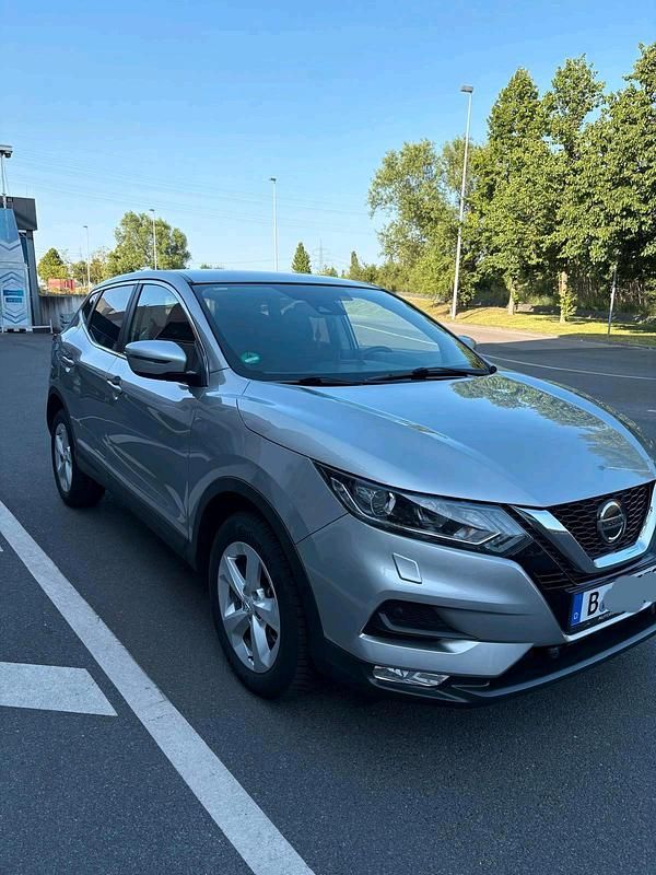 Grau Gebraucht 2018 Nissan Qashqai SUV | 11.500 € (Guter Preis) - Bild 1/4